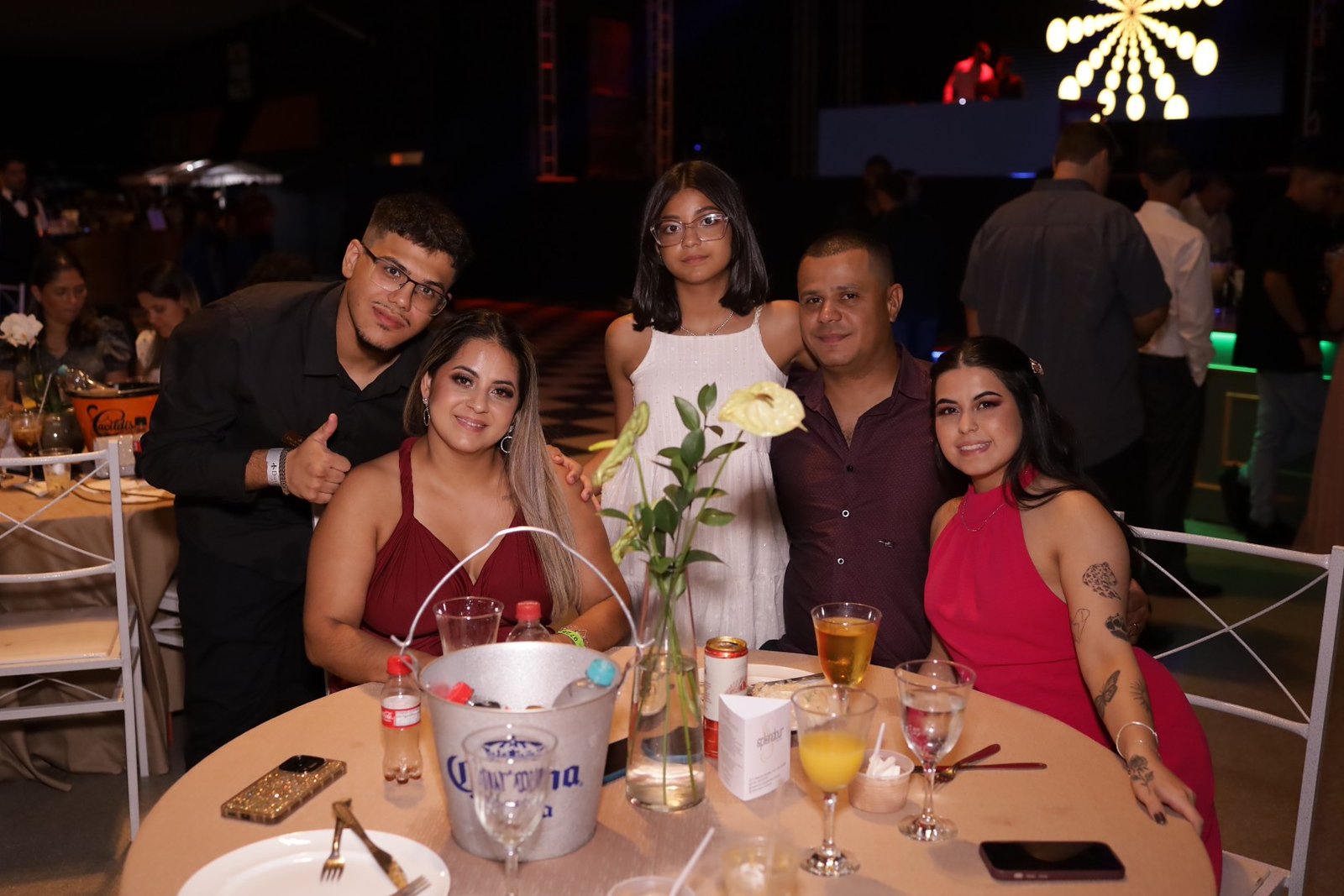 Formanda celebrando a formatura